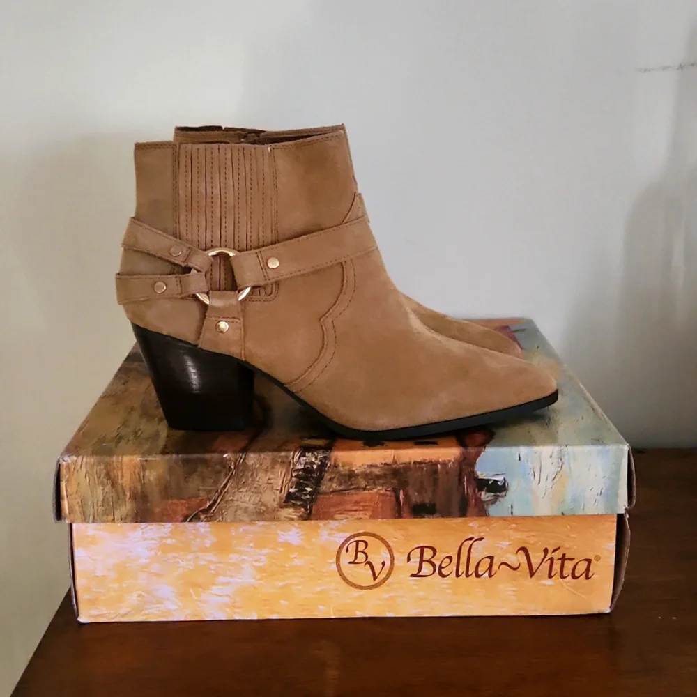Bella Vita desert suede leather booties - Picture 1 of 5